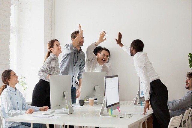 Team Meeting Business People - jmexclusives / Pixabay